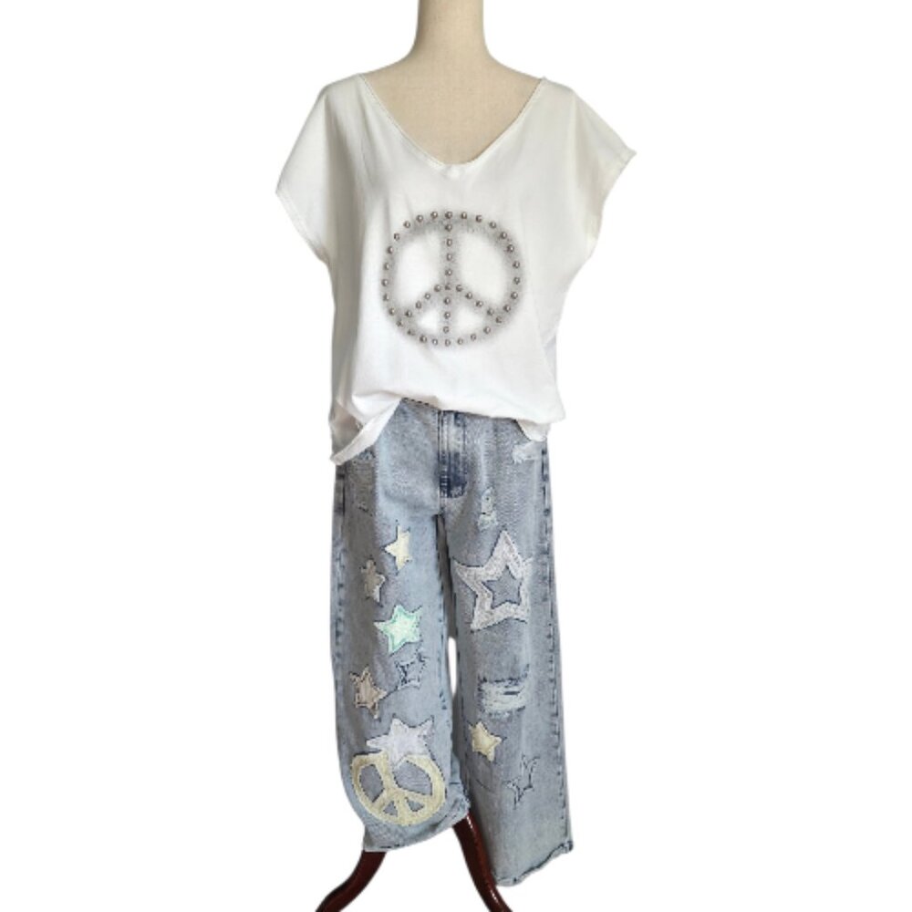 POL White Peace Sign Studded V-Neck T-Shirt  Short Sleeve Oversized Medium  NWOT